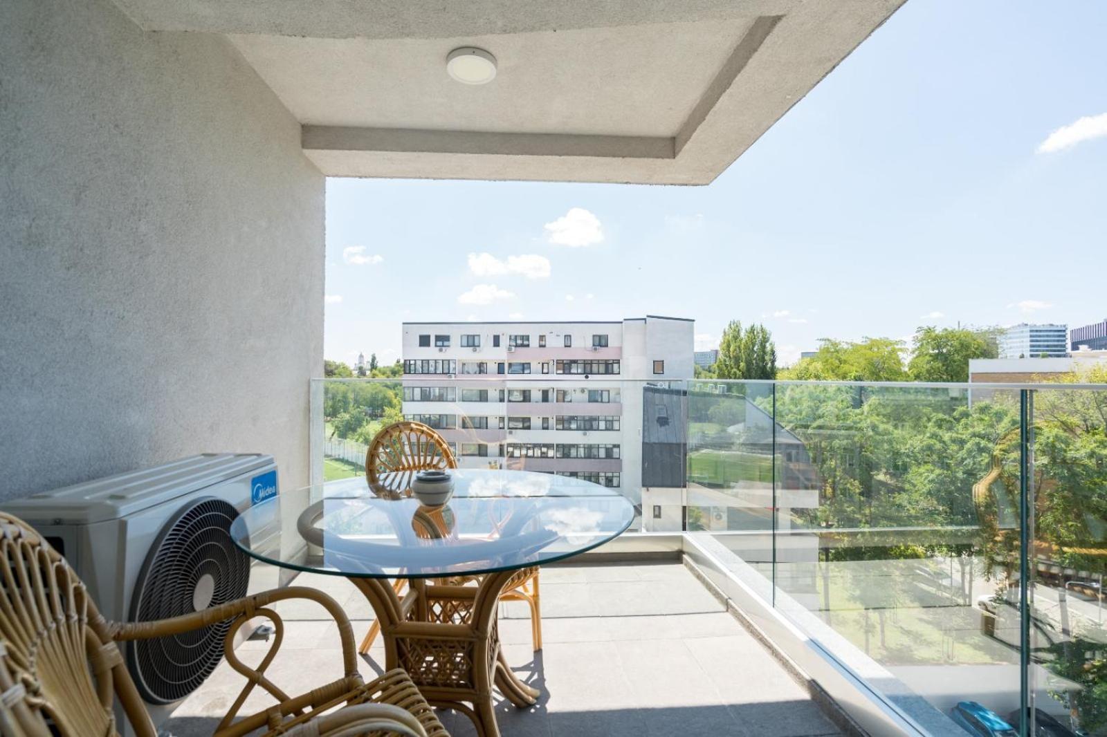A Home Away - Politehnica Park Бухарест Экстерьер фото